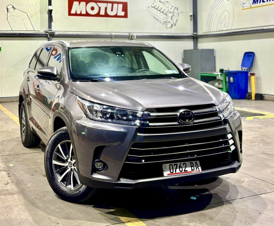 Toyota Highlander 2017 — photo 2