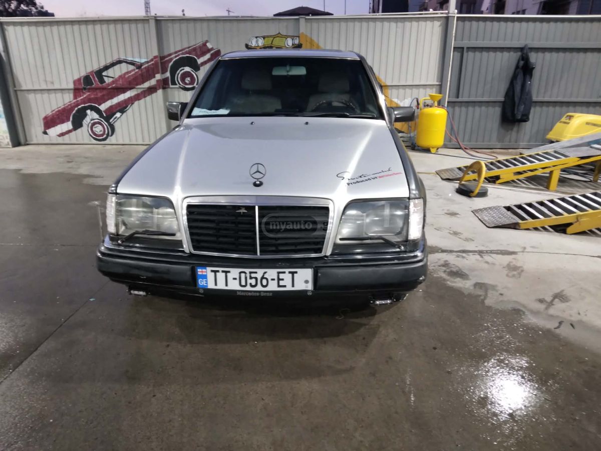 Mercedes-Benz E 300 1990 — photo 2