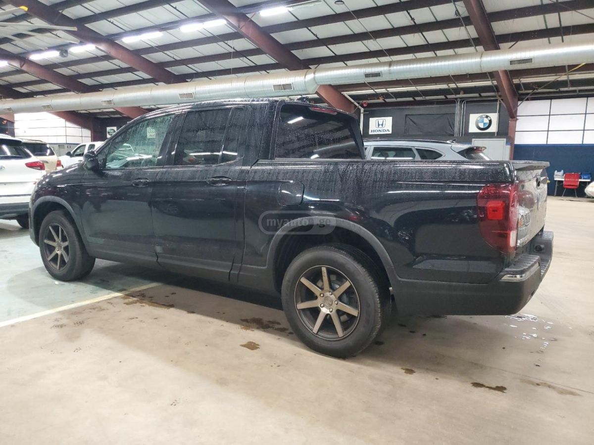 Honda Ridgeline 2018 — photo 2