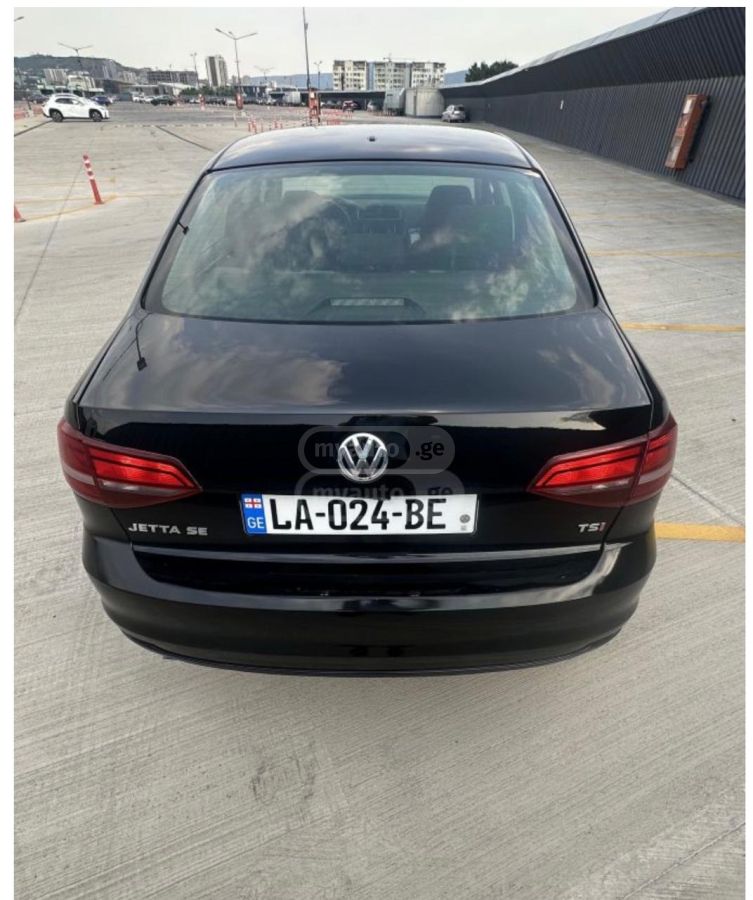Volkswagen Jetta 2016 — photo 2