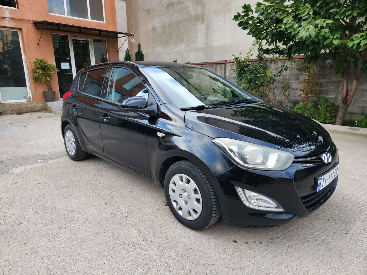 Hyundai i20 2013 — photo 2