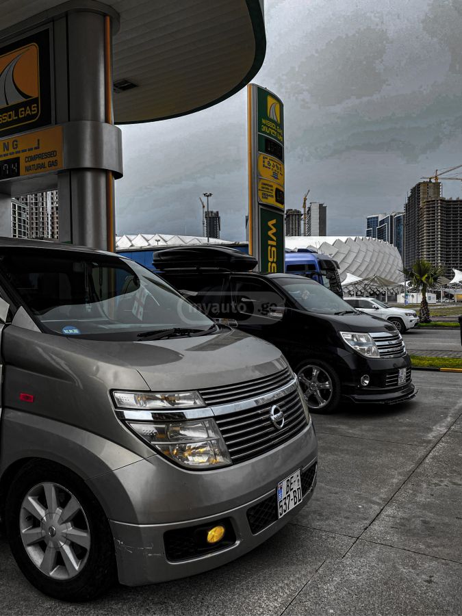 Nissan Elgrand 2003 — photo 2