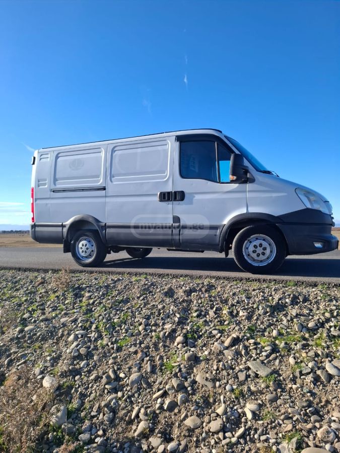 Iveco Daily 35 2012 — photo 2