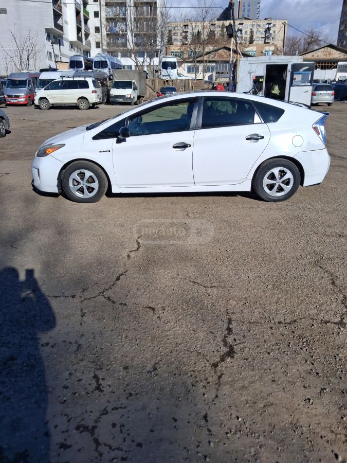 Toyota Prius 2014 — photo 2
