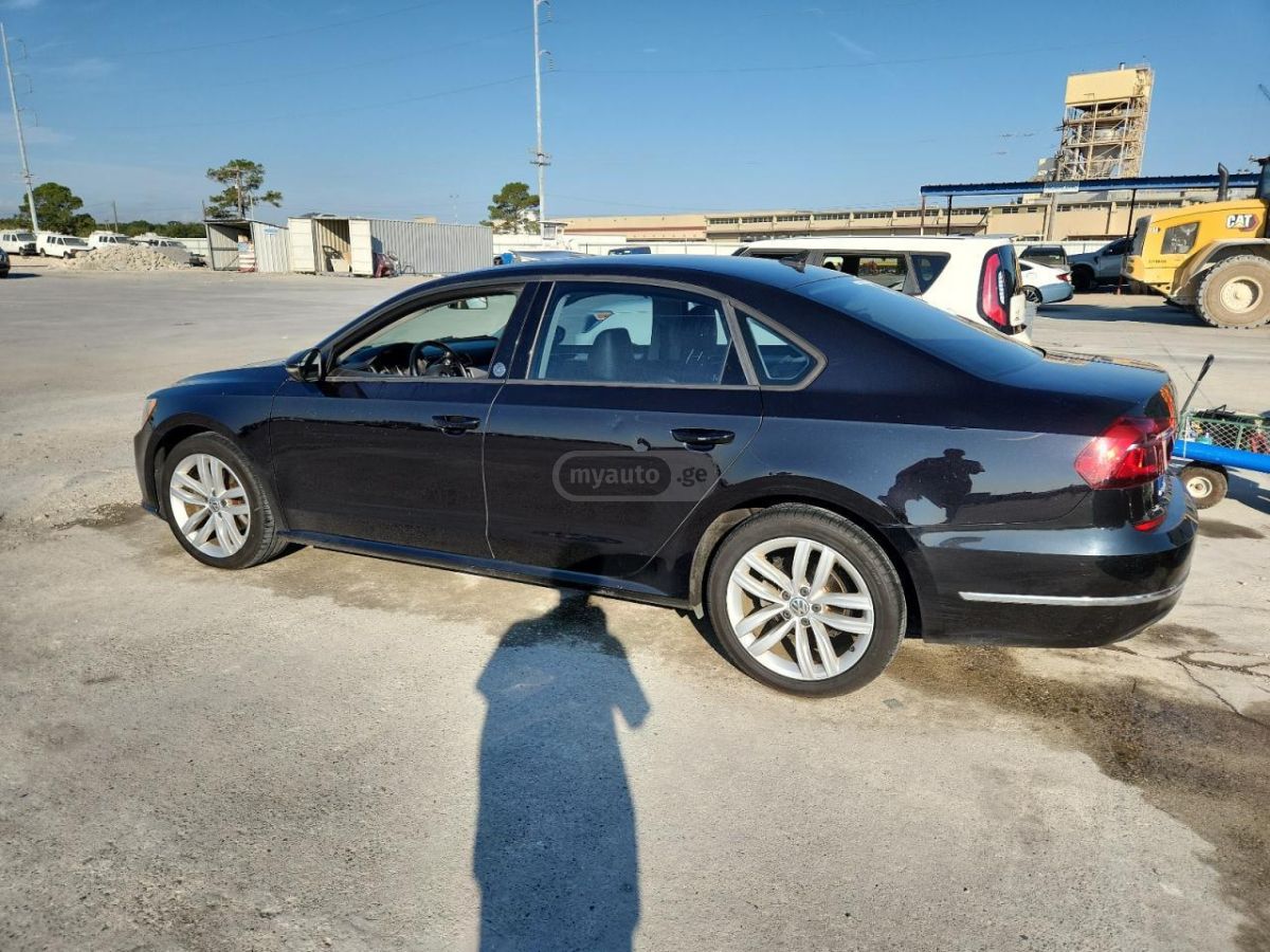 Volkswagen Passat 2019 — photo 2
