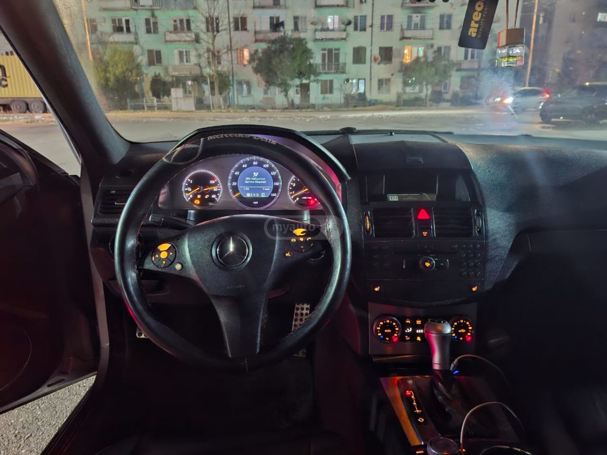 Mercedes-Benz C 300 2008 — photo 2