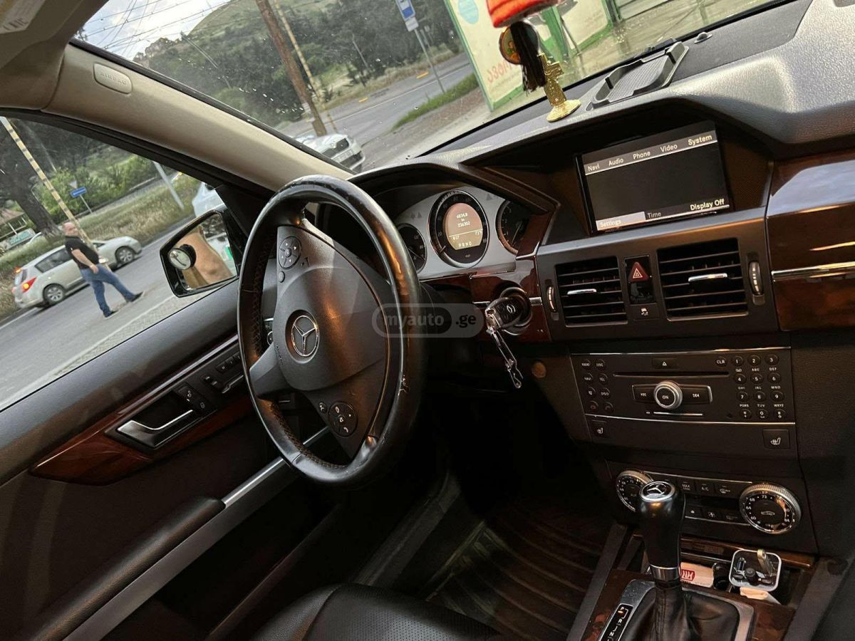 Mercedes-Benz GLK 350 2011 — photo 2
