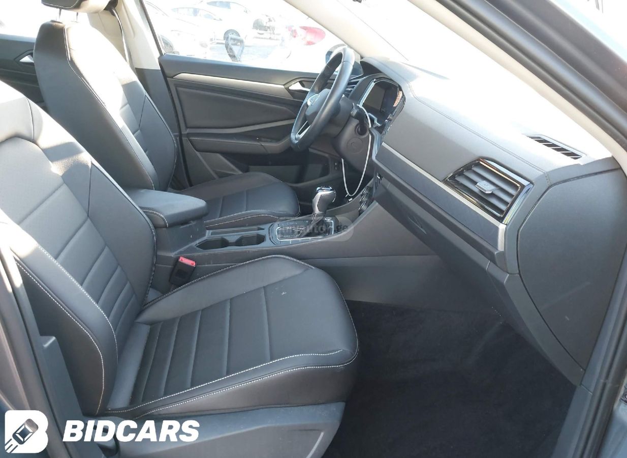 Volkswagen Jetta 2023 — photo 2