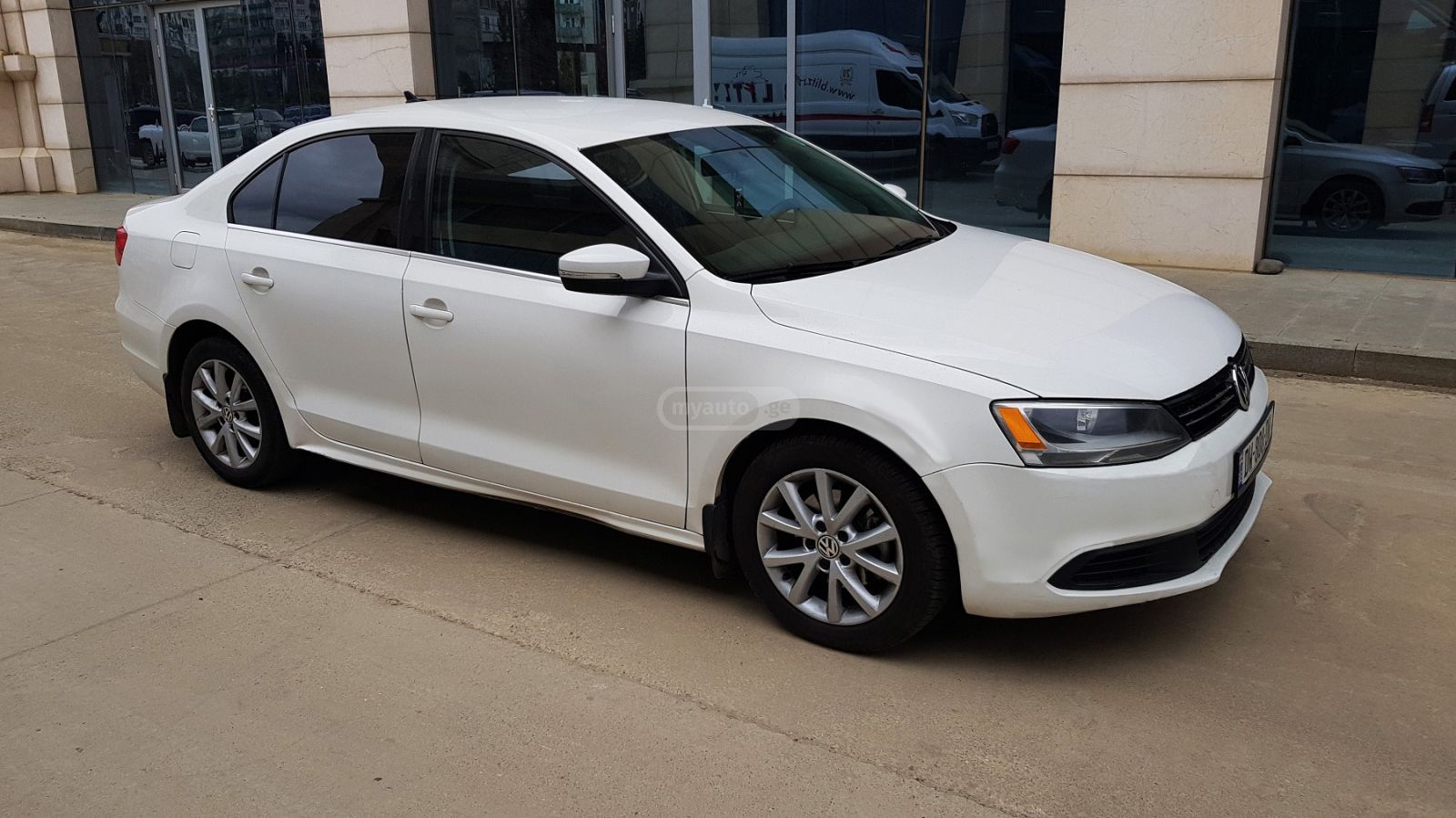 Volkswagen Jetta 2013 — photo 2