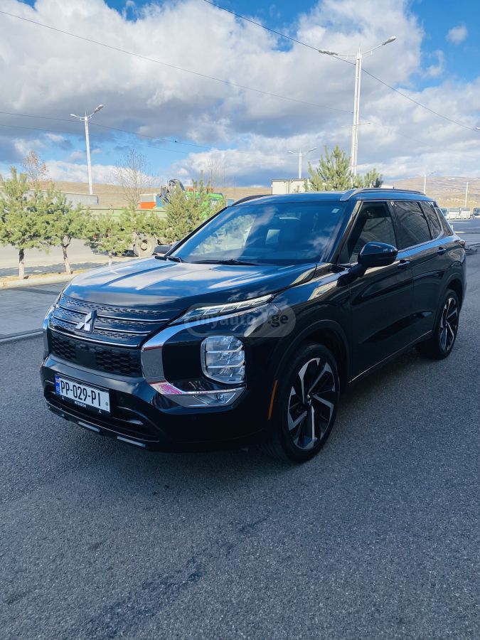 Mitsubishi Outlander 2022 — photo 2