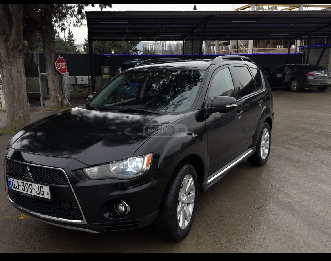 Mitsubishi Outlander 2010 — photo 2