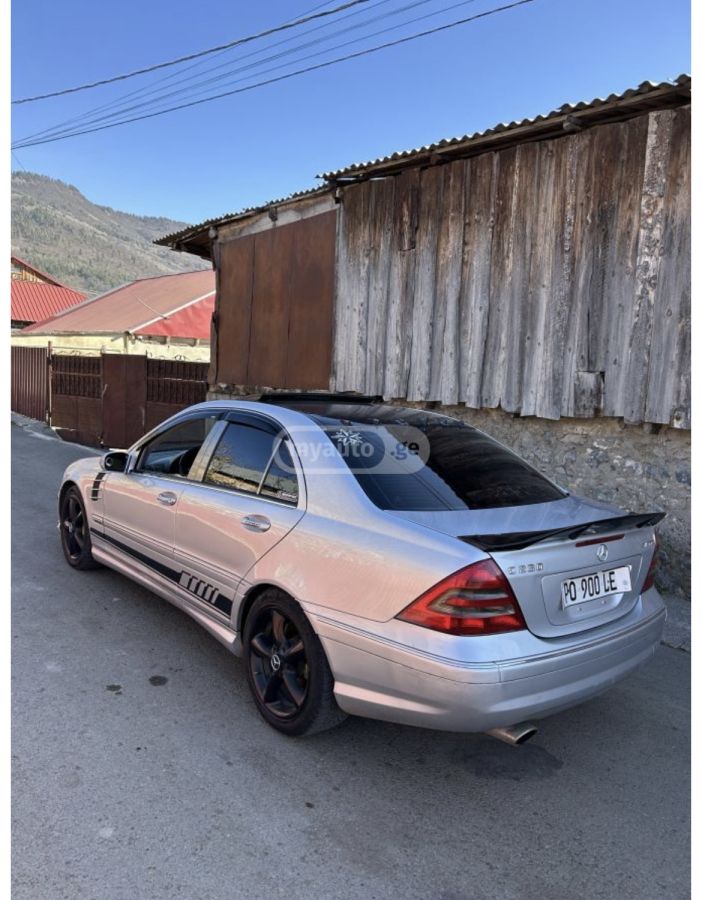 Mercedes-Benz C 230