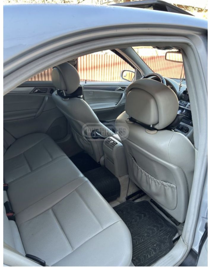 Mercedes-Benz C 230 2006 — photo 2