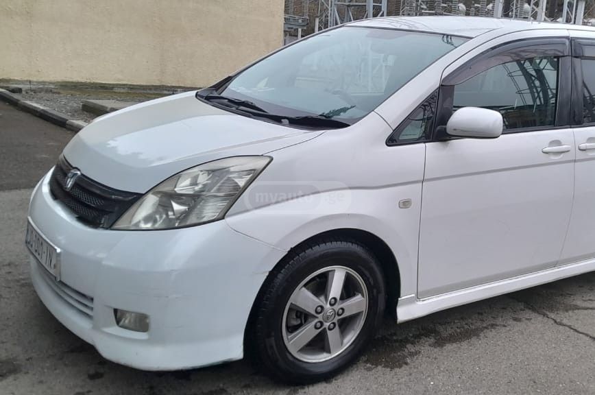 Toyota Isis 2004 — photo 2