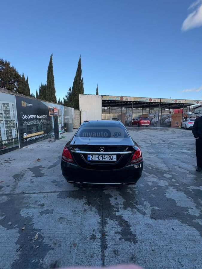 Mercedes-Benz C 300 2017 — photo 2