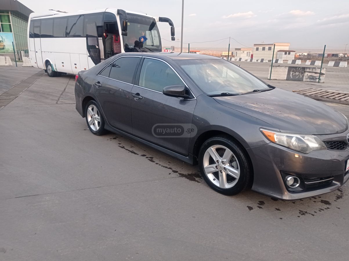 Toyota Camry 2013 — photo 2