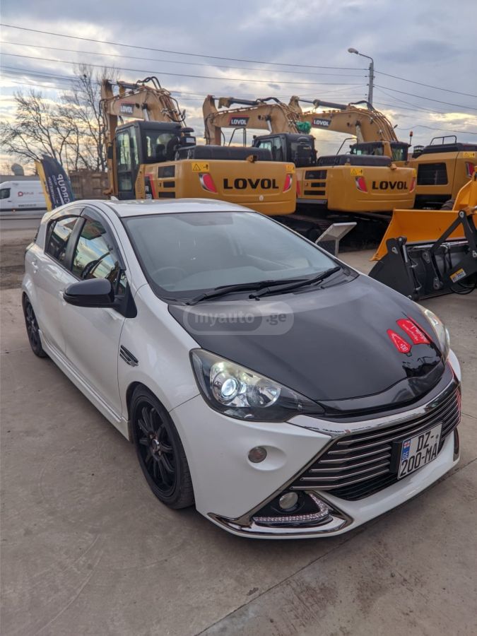 Toyota Aqua 2014 — photo 2
