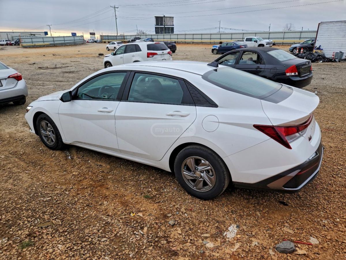 Hyundai Elantra 2024 — photo 2