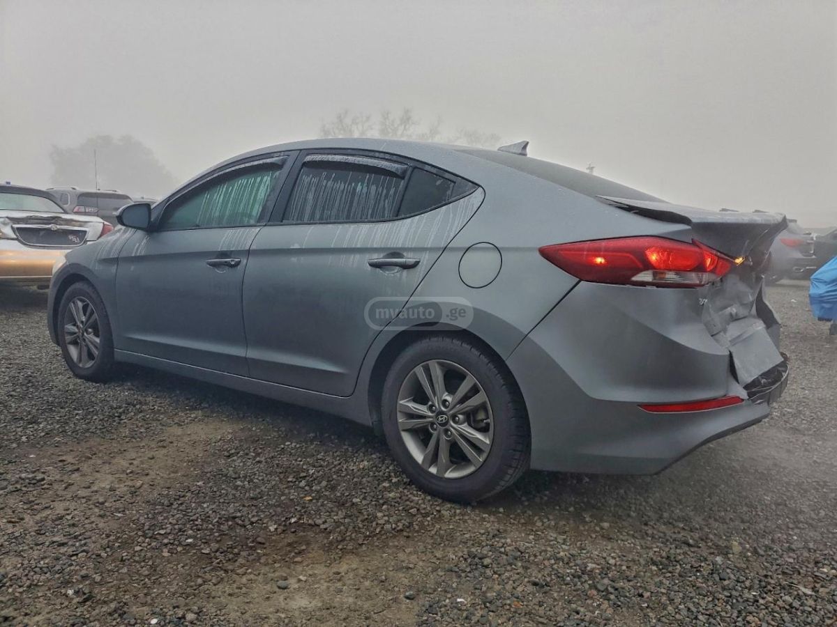 Hyundai Elantra 2018 — photo 2