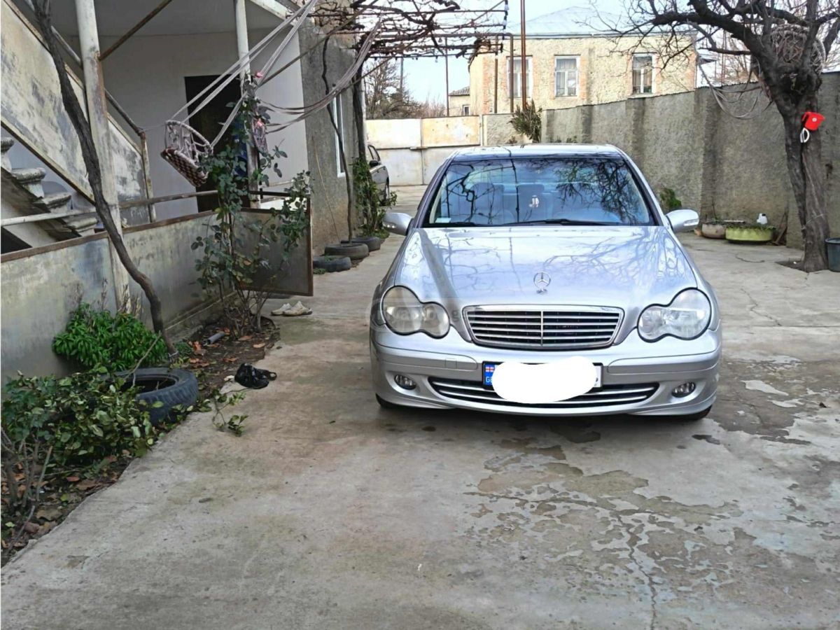 Mercedes-Benz C 240