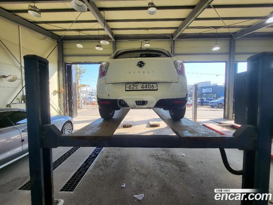 Ssangyong Tivoli 2015 — photo 2
