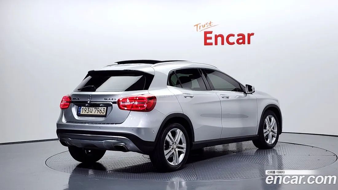 Mercedes-Benz GLA 45 AMG 2015 — photo 2