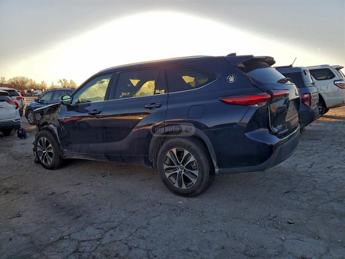 Toyota Highlander 2021 — photo 2