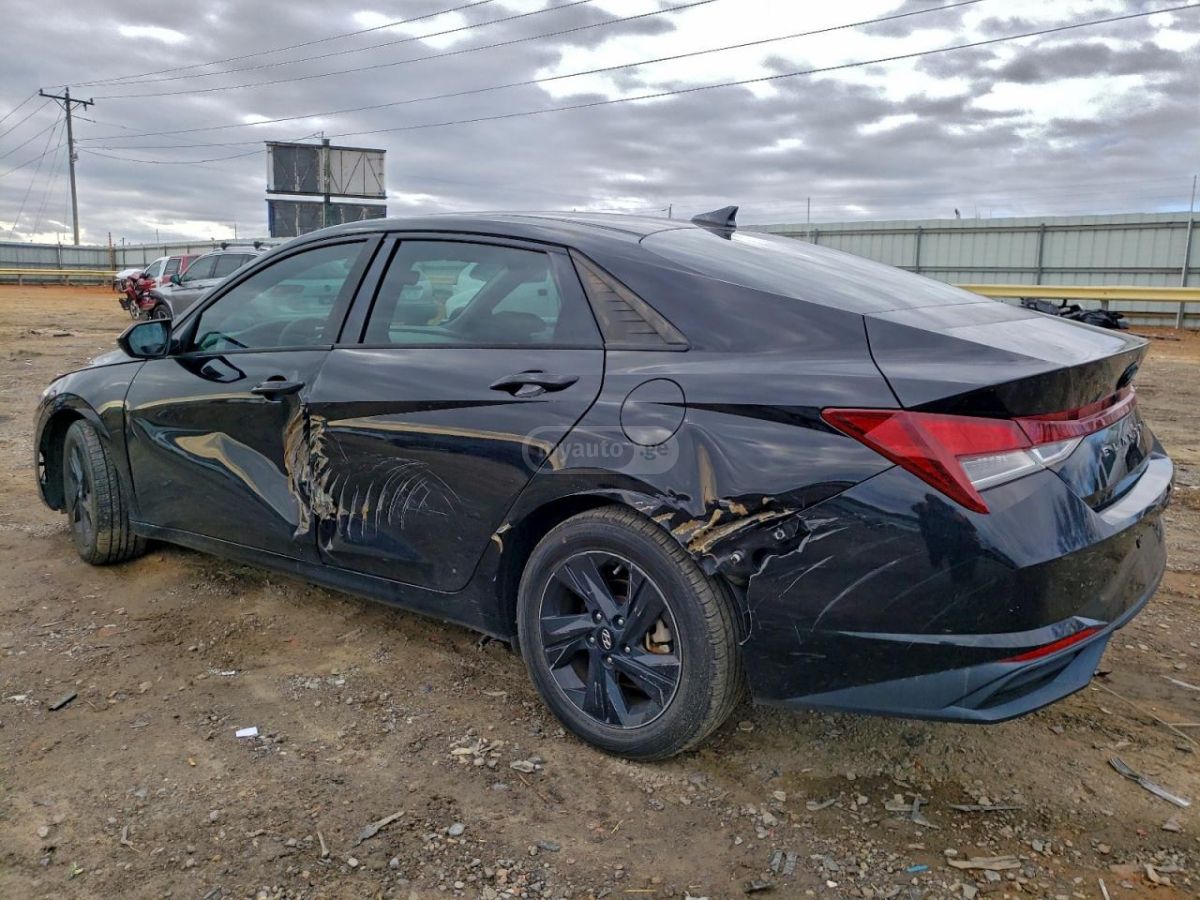 Hyundai Elantra 2023 — photo 2
