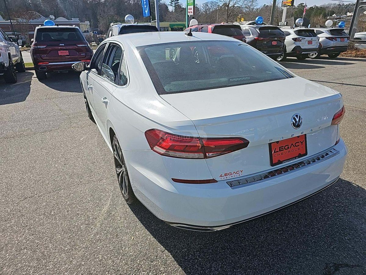 Volkswagen Passat 2022 — photo 2