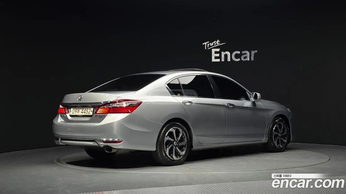 Honda Accord 2017 — photo 2