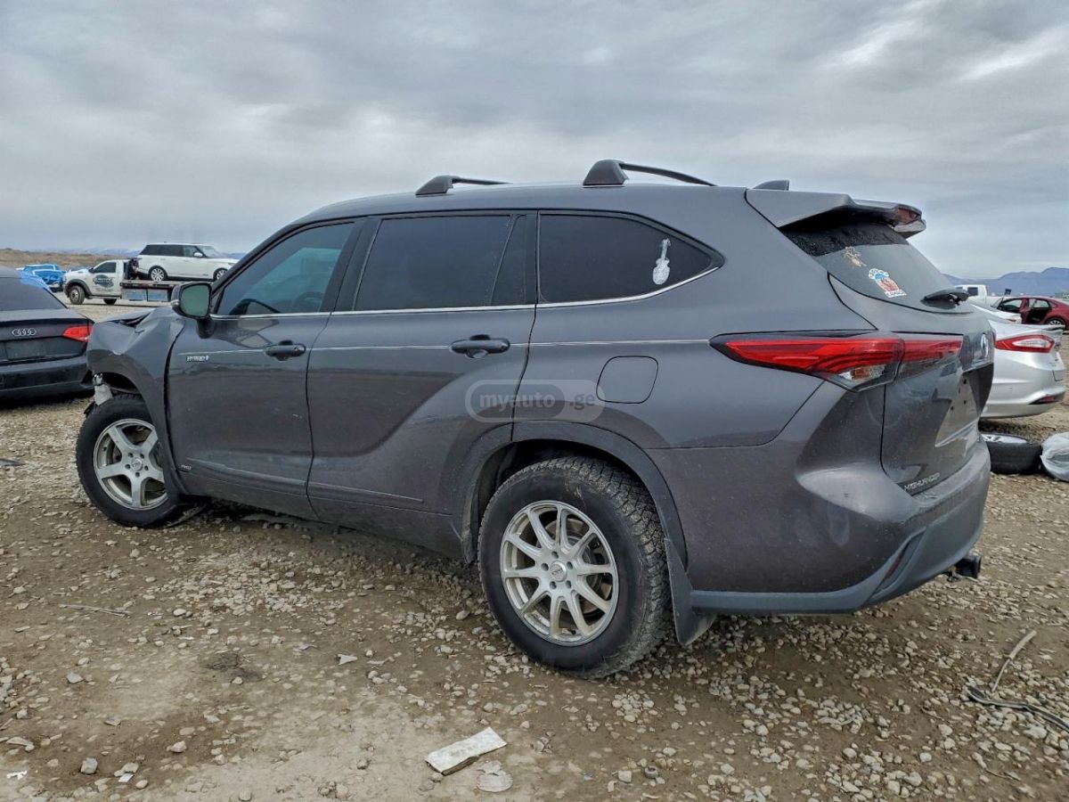 Toyota Highlander 2021 — photo 2
