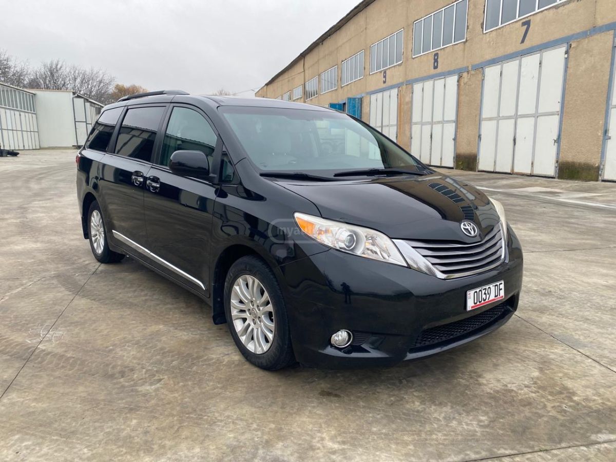Toyota Sienna 2016 — photo 2