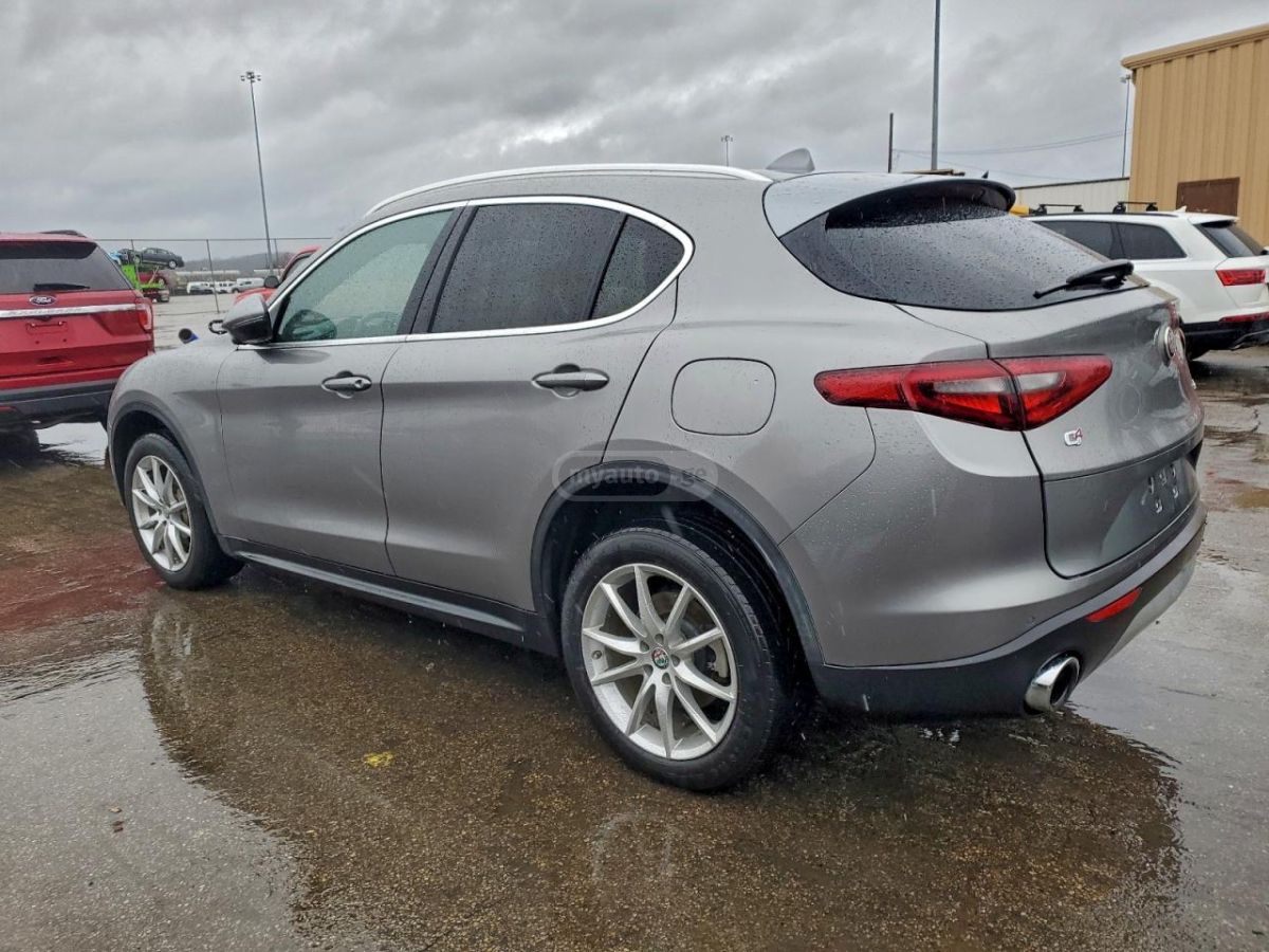 Alfa Romeo Stelvio 2018 — photo 2