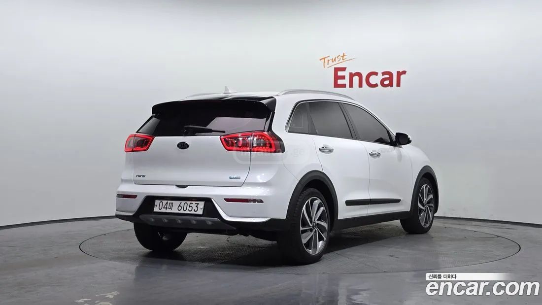 Kia Niro 2018 — photo 2
