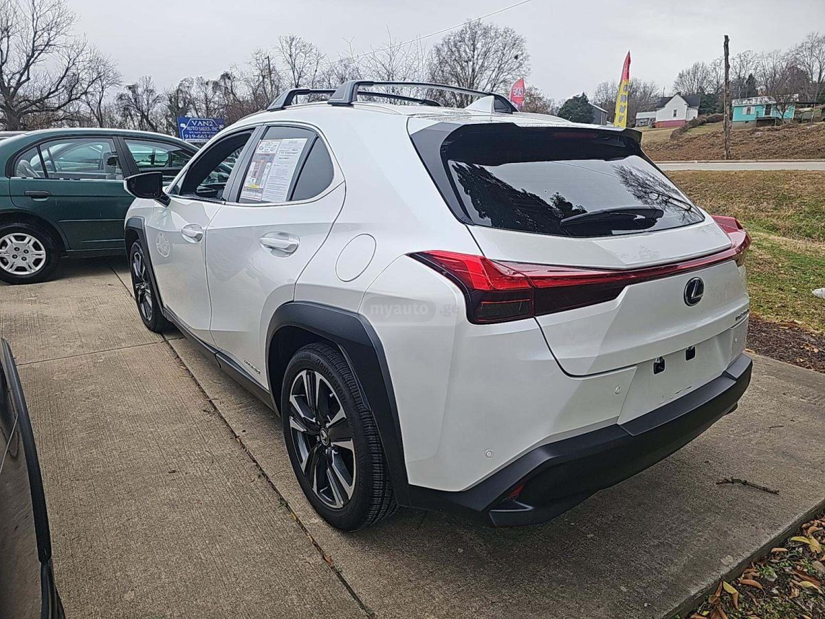 Lexus UX 250 h 2021 — photo 2