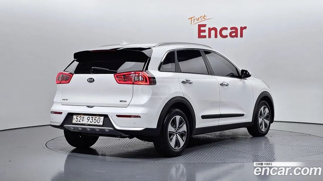 Kia Niro 2018 — photo 2