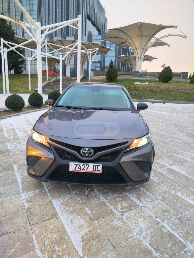 Toyota Camry 2020 — photo 2