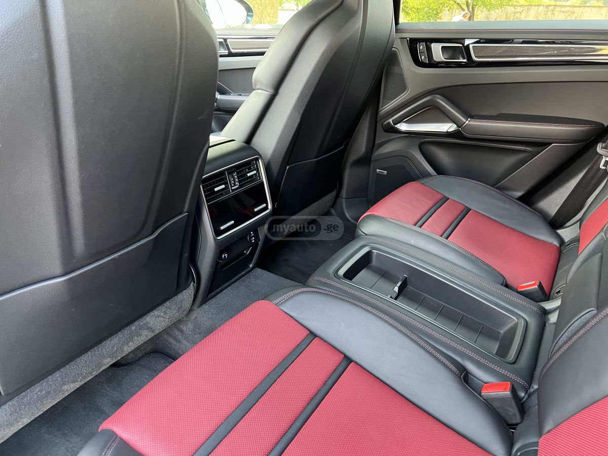 Porsche Cayenne 2021 — photo 2