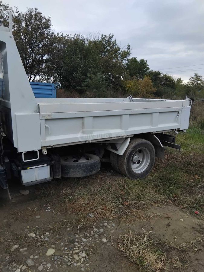 Mitsubishi Fuso Canter 2014 — photo 2
