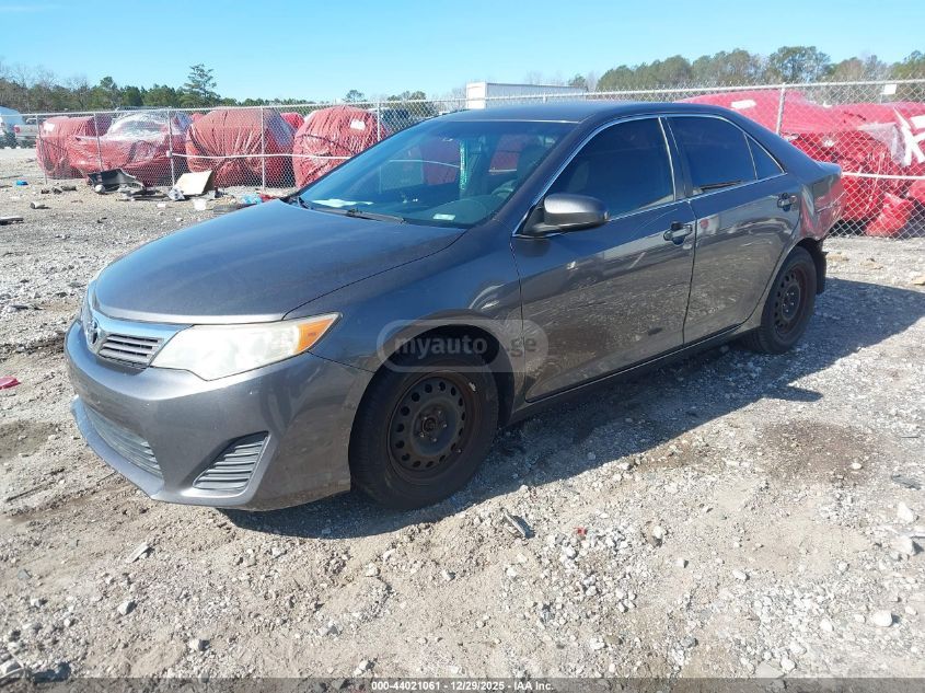 Toyota Camry 2014 — photo 2