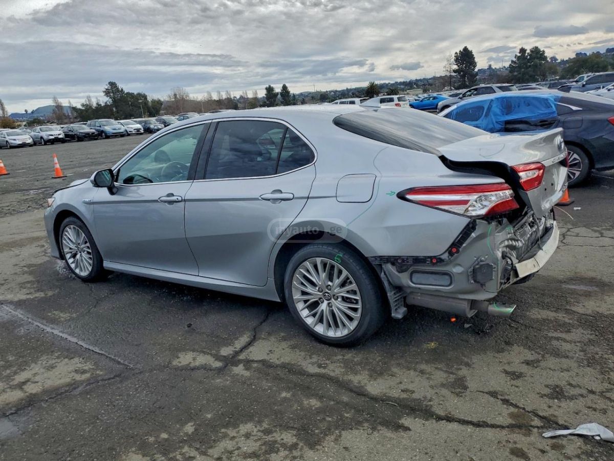 Toyota Camry 2019 — photo 2
