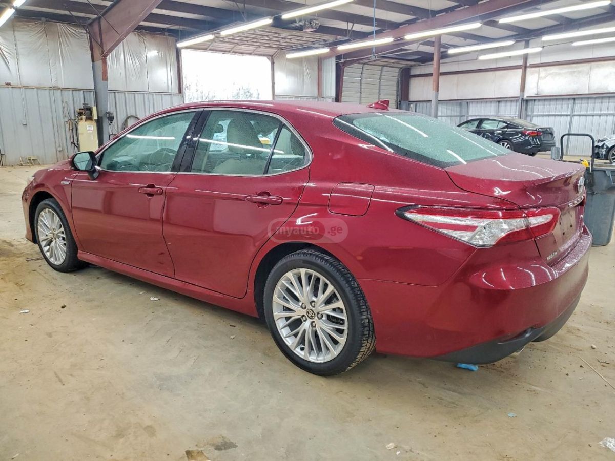 Toyota Camry 2020 — photo 2