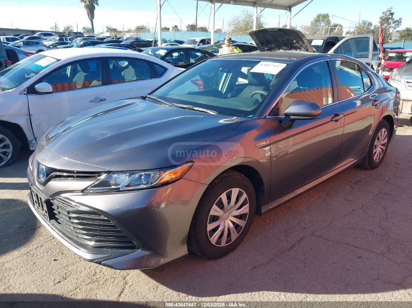 Toyota Camry 2020 — photo 2