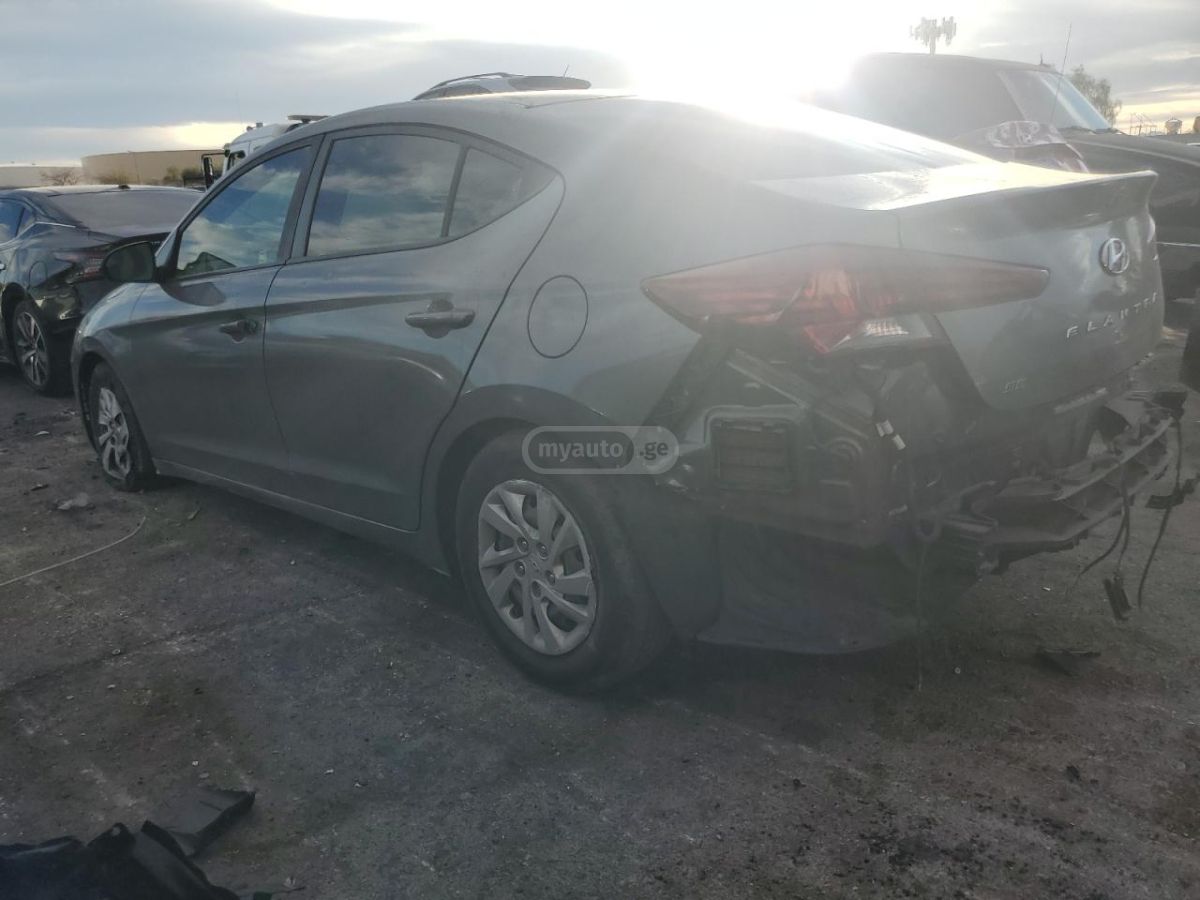 Hyundai Elantra 2019 — photo 2