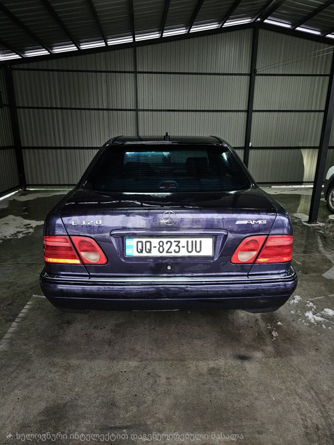 Mercedes-Benz E 320