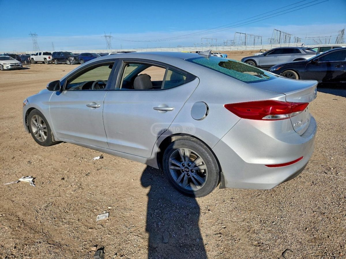 Hyundai Elantra 2018 — photo 2