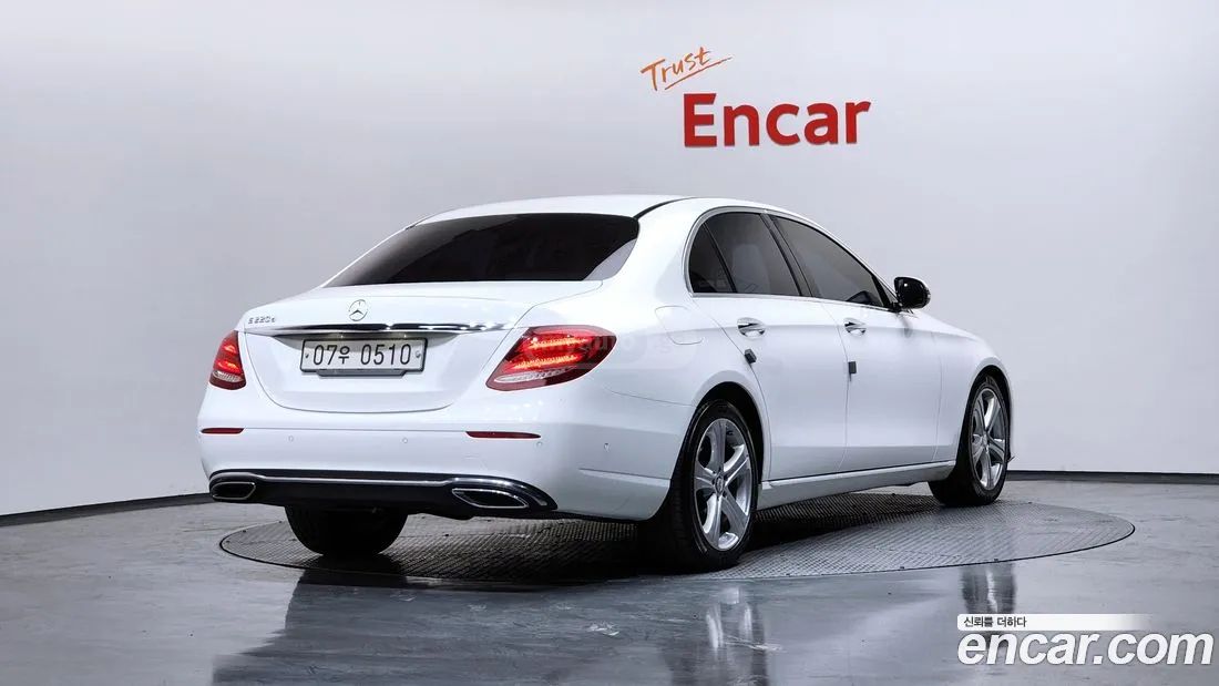 Mercedes-Benz E 63 AMG 2017 — photo 2