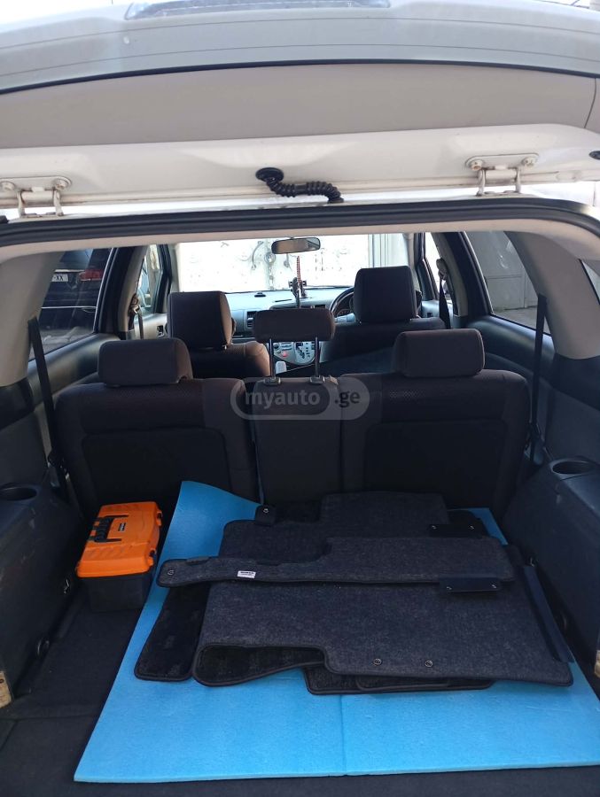 Toyota Wish 2004 — photo 2