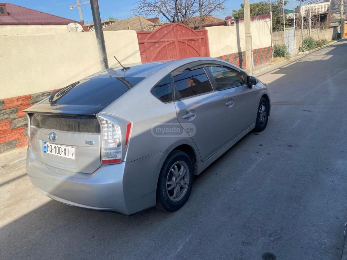 Toyota Prius 2010 — photo 2