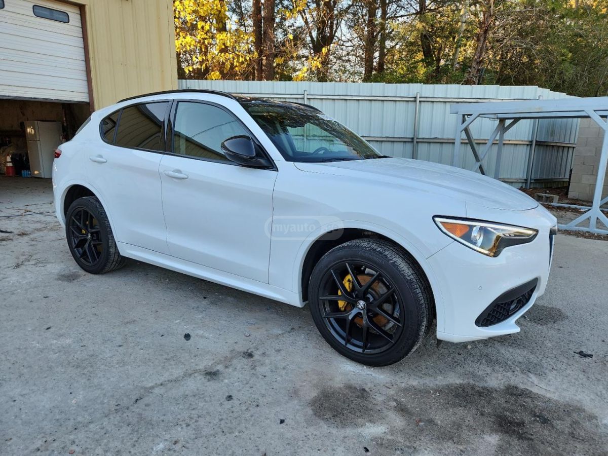 Alfa Romeo Stelvio 2021 — photo 2